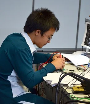 What Qualities Should You Look For in an Electrician?